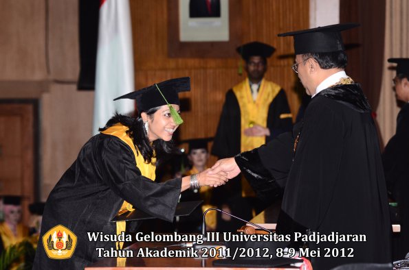 wisuda-unpad-gel-iii-2011_2012-fakultas-kedokteran-oleh-rektor-215