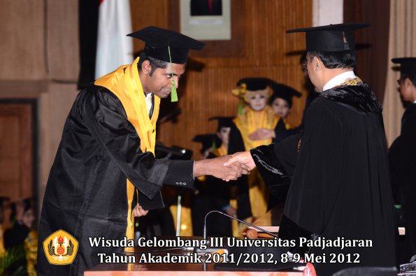 wisuda-unpad-gel-iii-2011_2012-fakultas-kedokteran-oleh-rektor-216