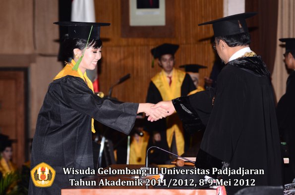 wisuda-unpad-gel-iii-2011_2012-fakultas-kedokteran-oleh-rektor-220