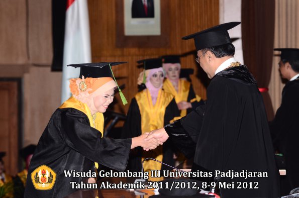 wisuda-unpad-gel-iii-2011_2012-fakultas-kedokteran-oleh-rektor-222