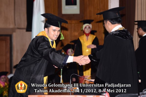 wisuda-unpad-gel-iii-2011_2012-fakultas-kedokteran-oleh-rektor-226