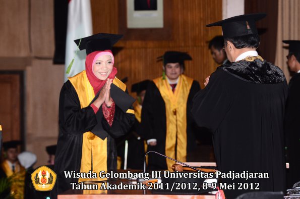 wisuda-unpad-gel-iii-2011_2012-fakultas-kedokteran-oleh-rektor-230