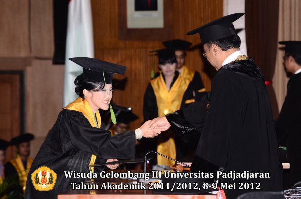 wisuda-unpad-gel-iii-2011_2012-fakultas-kedokteran-oleh-rektor-241