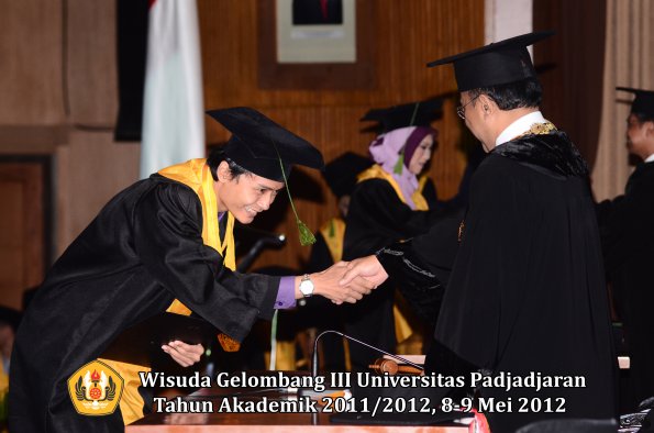 wisuda-unpad-gel-iii-2011_2012-fakultas-kedokteran-oleh-rektor-249