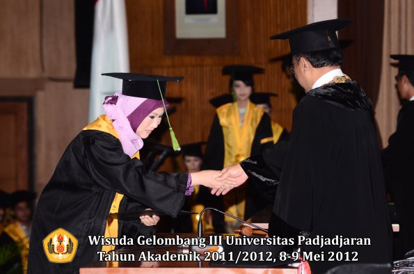 wisuda-unpad-gel-iii-2011_2012-fakultas-kedokteran-oleh-rektor-250