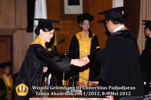 wisuda-unpad-gel-iii-2011_2012-fakultas-kedokteran-oleh-rektor-256