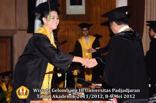 wisuda-unpad-gel-iii-2011_2012-fakultas-kedokteran-oleh-rektor-257