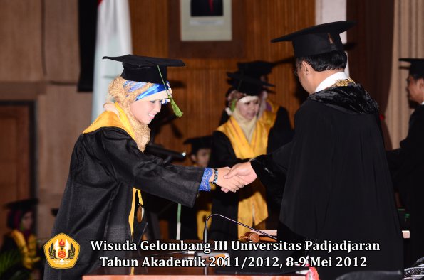 wisuda-unpad-gel-iii-2011_2012-fakultas-kedokteran-oleh-rektor-260