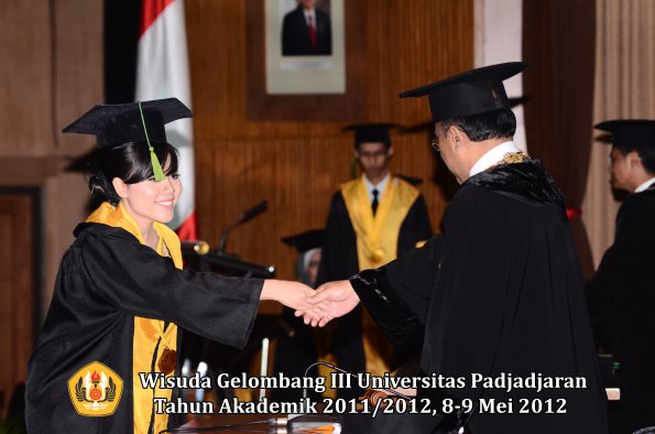 wisuda-unpad-gel-iii-2011_2012-fakultas-kedokteran-oleh-rektor-265