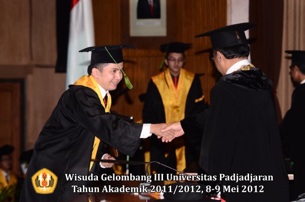 wisuda-unpad-gel-iii-2011_2012-fakultas-kedokteran-oleh-rektor-272