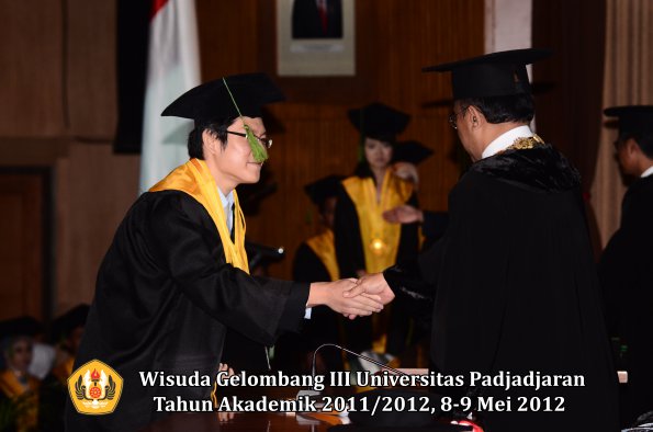 wisuda-unpad-gel-iii-2011_2012-fakultas-kedokteran-oleh-rektor-276