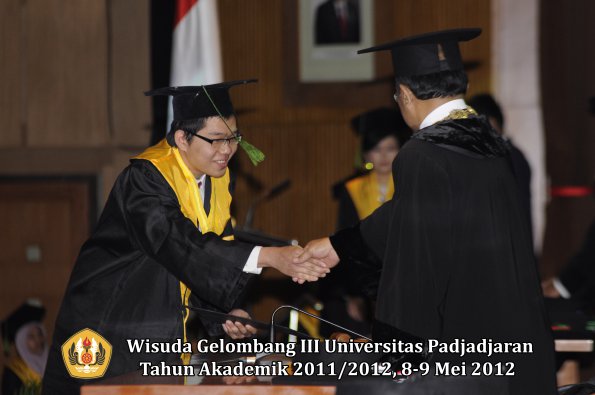 wisuda-unpad-gel-iii-2011_2012-fakultas-kedokteran-oleh-rektor-280