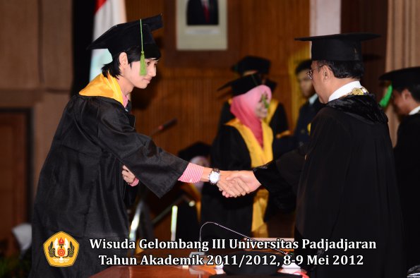 wisuda-unpad-gel-iii-2011_2012-fakultas-kedokteran-oleh-rektor-288