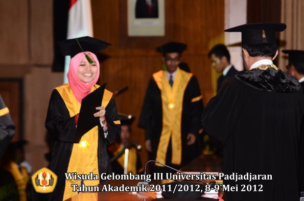 wisuda-unpad-gel-iii-2011_2012-fakultas-kedokteran-oleh-rektor-289