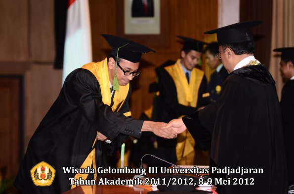 wisuda-unpad-gel-iii-2011_2012-fakultas-kedokteran-oleh-rektor-290