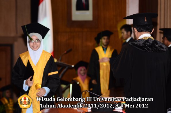 wisuda-unpad-gel-iii-2011_2012-fakultas-kedokteran-oleh-rektor-297