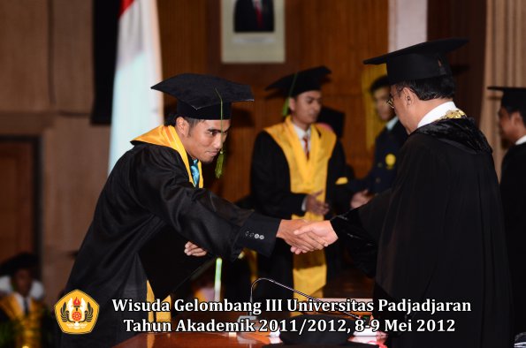 wisuda-unpad-gel-iii-2011_2012-fakultas-kedokteran-oleh-rektor-298