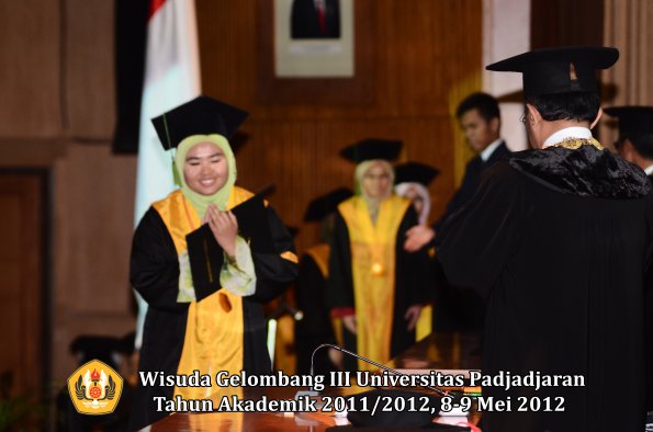 wisuda-unpad-gel-iii-2011_2012-fakultas-kedokteran-oleh-rektor-301