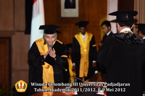 wisuda-unpad-gel-iii-2011_2012-fakultas-kedokteran-oleh-rektor-304