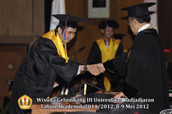 wisuda-unpad-gel-iii-2011_2012-fakultas-teknik-geologi-oleh-rektor-010