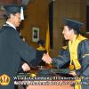 wisuda-unpad-gel-iii-2011_2012-fakultas-ilmu-budaya-oleh-dekan_046