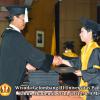 wisuda-unpad-gel-iii-2011_2012-fakultas-ilmu-budaya-oleh-dekan_056