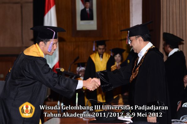 wisuda-unpad-gel-iii-2011_2012-fakultas-kedokteran-gigi-oleh-rektor-003