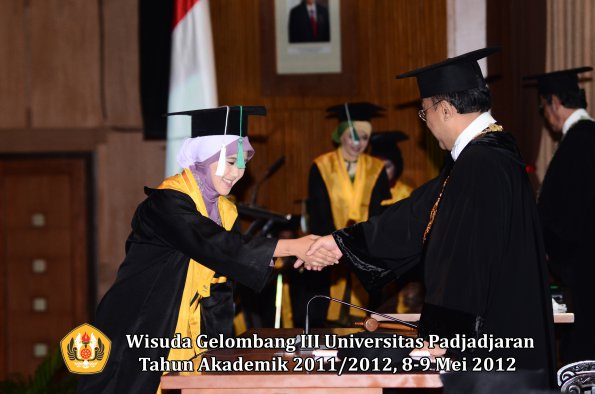 wisuda-unpad-gel-iii-2011_2012-fakultas-pertanian-oleh-rektor-101