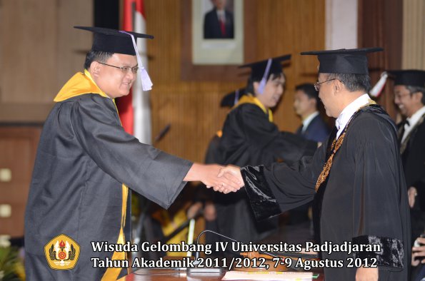 wisuda-unpad-gel-iv-2011_2012-fakultas-kedokteran-gigi-oleh-rektor-003