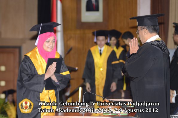 wisuda-unpad-gel-iv-2011_2012-fakultas-kedokteran-gigi-oleh-rektor-100