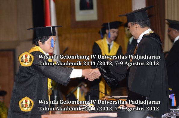 wisuda-unpad-gel-iv-2011_2012-fakultas-isip-oleh-rektor-216